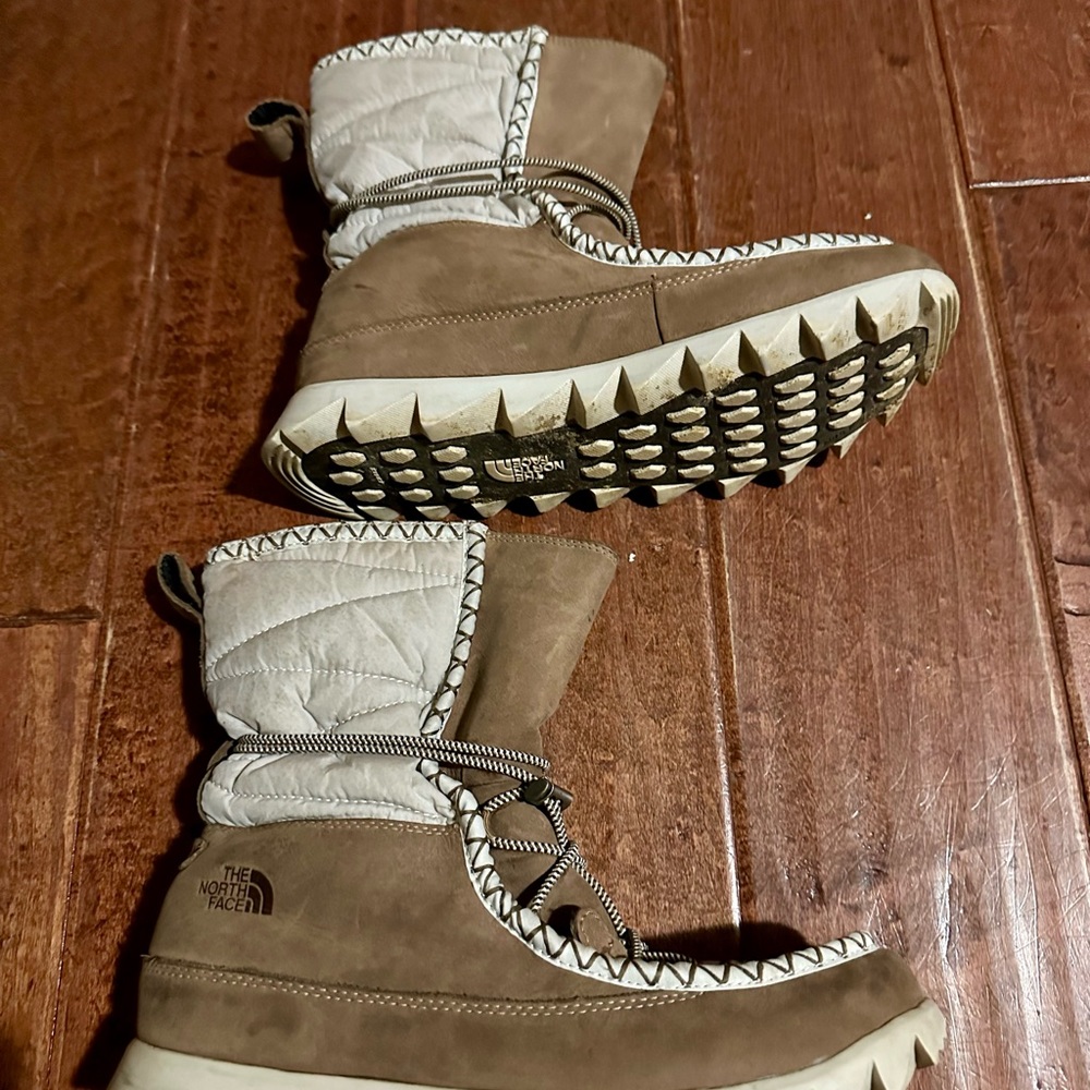 The North Face Women Boots - Picture 2 of 5